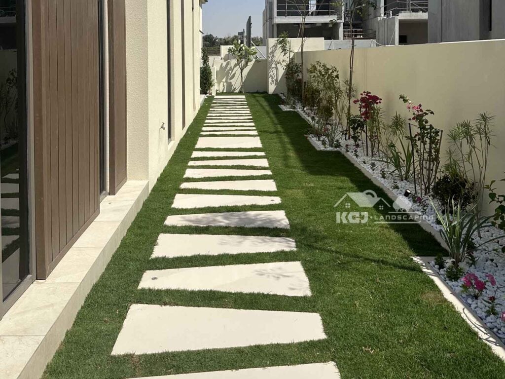 Natural grass, 0 level Planter